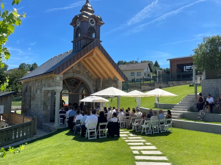 Heiraten in der Kapelle im Rosengarten beim Schmankerlwirt in Vorderweißenbach im Mühlviertel
