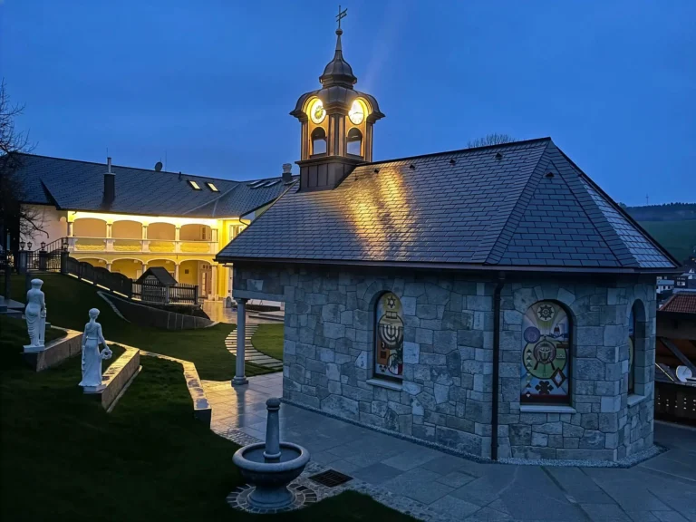 Nächtliche Kapelle beim Schmankerlwirt in Vorderweißenbach im Mühlviertel