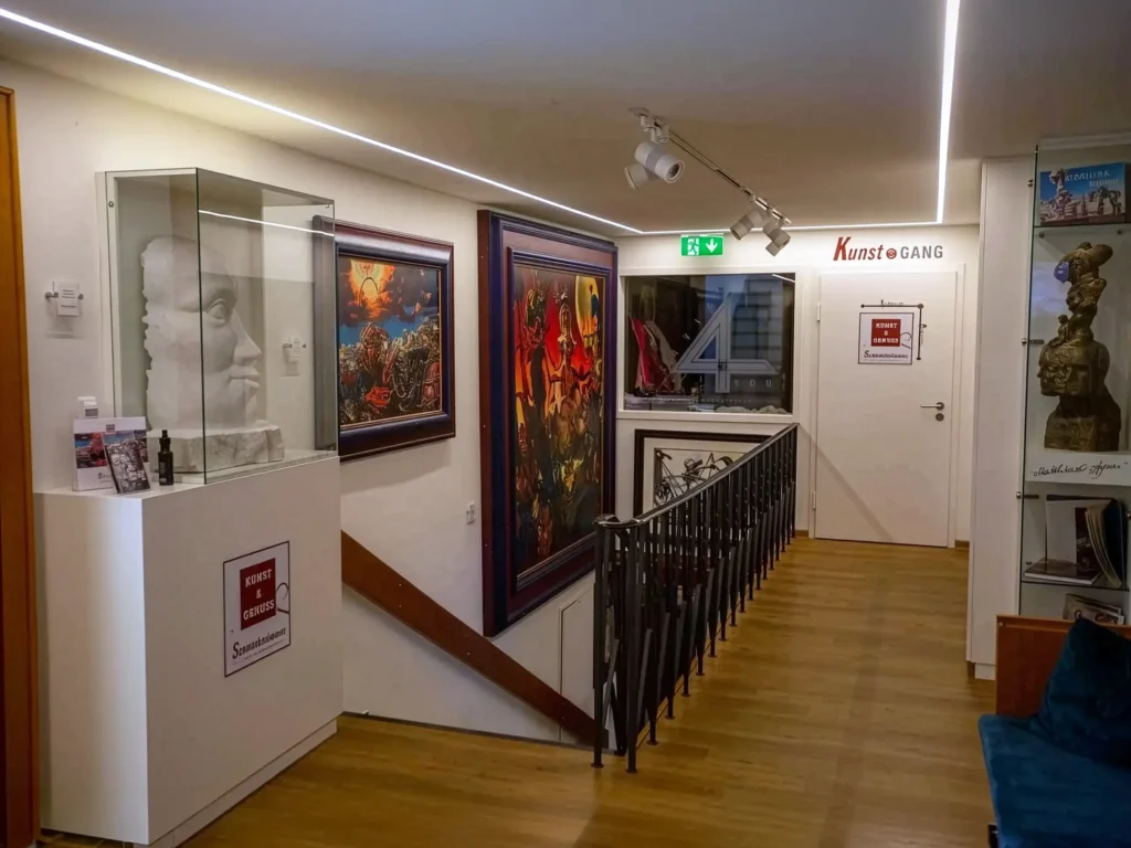 Kunstgang der Kunstsammlung Arnoldina im Schmankerlwirt in Vorderweißenbach im Mühlviertel
