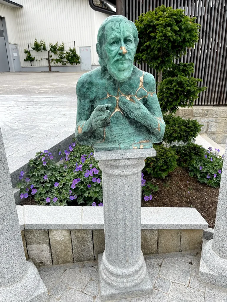 „Vater“, 2006 von Matthias Claudius Aigner aus der Kunstsammlung Arnoldina im Schmankerlwirt Vorderweißenbach