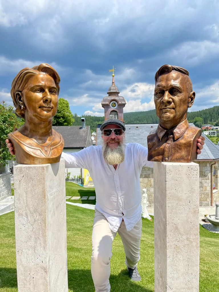 „Arni Inge Lummerstorfer“, 2023 von Matthias Claudius Aigner aus der Kunstsammlung Arnoldina im Schmankerlwirt Vorderweißenbach