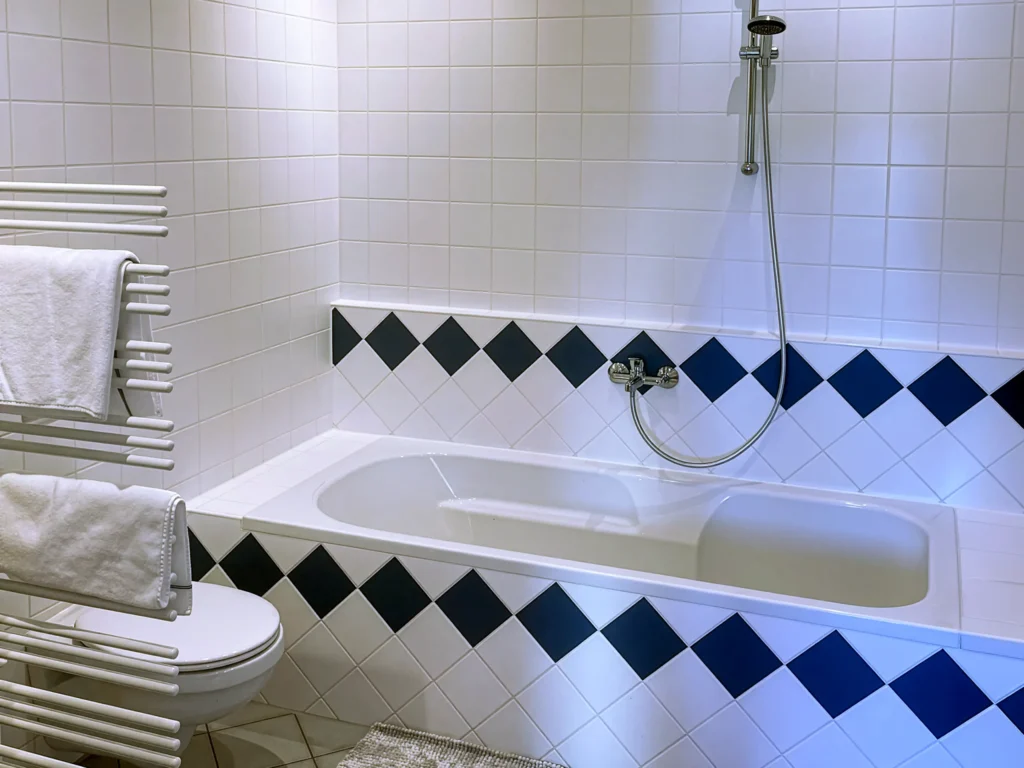 Rosensuite Badewanne im Schmankerlwirt in Vorderweißenbach im Mühlviertel